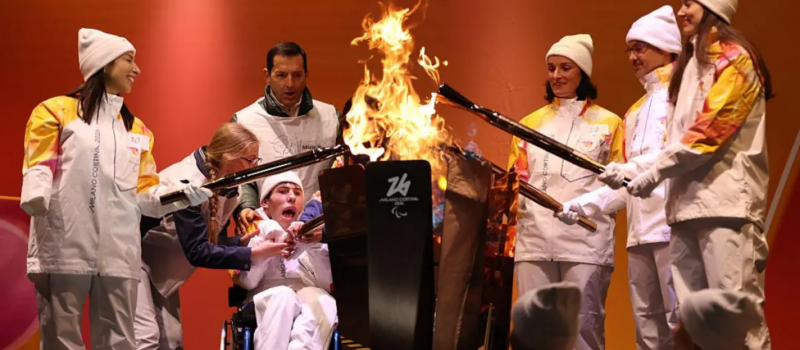 Paralympic eldurinn lýsti upp opnunarhátíðina í Verona