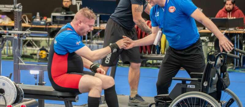 Sigurjón Ægir lyftingakappi vekur athygli á heimsvísu